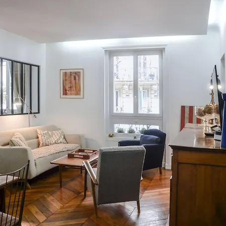 Elegant 2br Retreat In The 9th * Париж